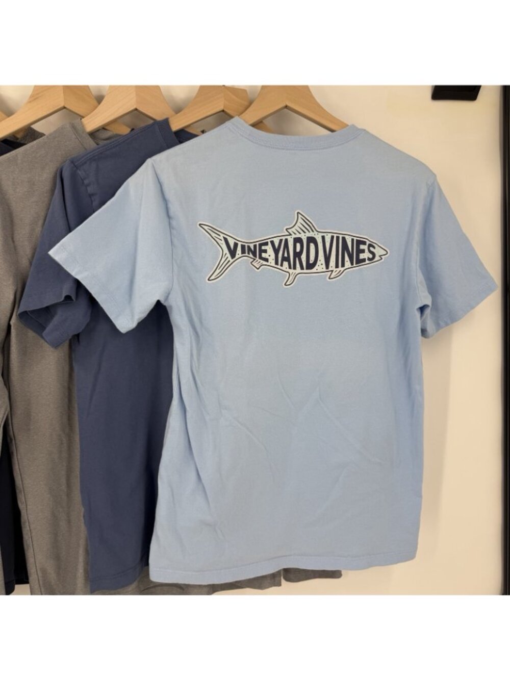 Bundle of 5 Men's Vineyard Vines Size XS T-Shirts Logo Graphics Whales - Picture 3 of 16